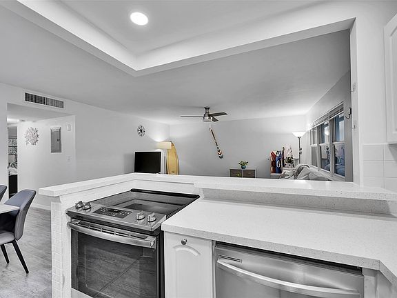 4th image of 2870 NE 14th Street Causeway #303