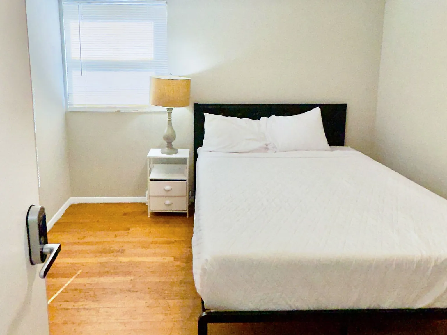 4 bed, 2.0 bath, 1800 sqft, $1,001 — Photo 1