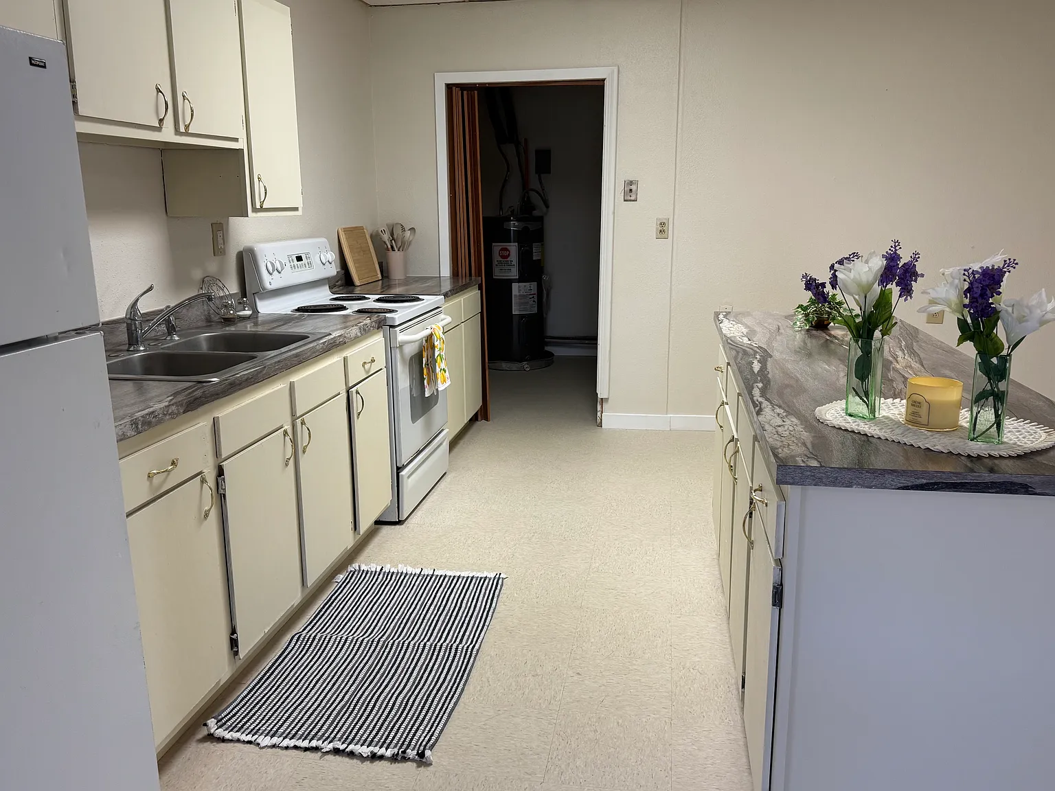 2 bed, 2000 sqft, $900 — Photo 4