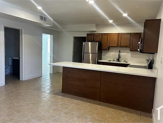 2719 W Maryland Ave — Photo 17
