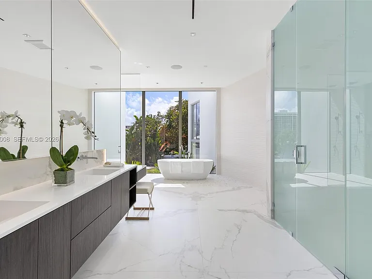 503 Palm Dr — Photo 42