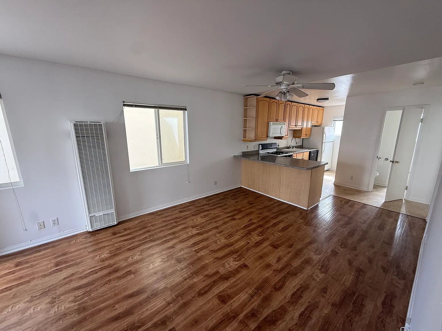 2623 Manhattan Ave — Photo 4