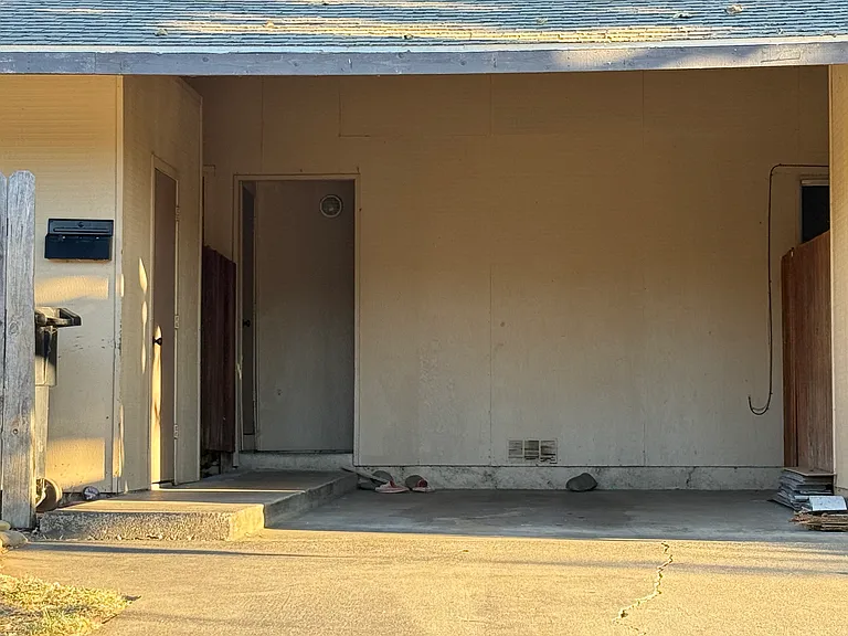 Douvan Ct — Photo 1