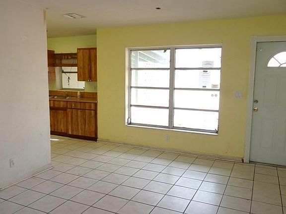 4th image of 1317 Southwinds Dr