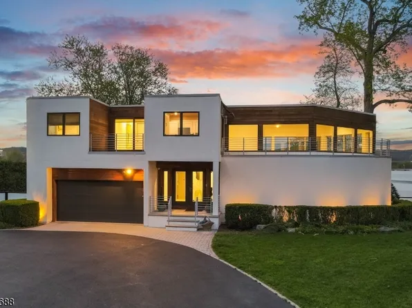 28 Glen Ct, Pompton Lakes Boro, NJ 07442