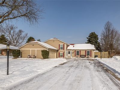 16930 N Meadows Cir, Strongsville, OH, 44136