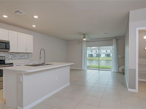 3rd image of 15428 Wildflower CIR
