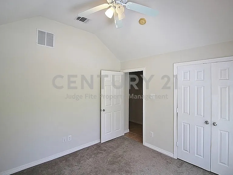 809 Foxwood Ln — Photo 24