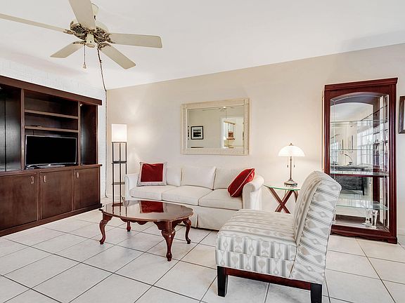 5th image of 143 Yacht Club Dr APT 12