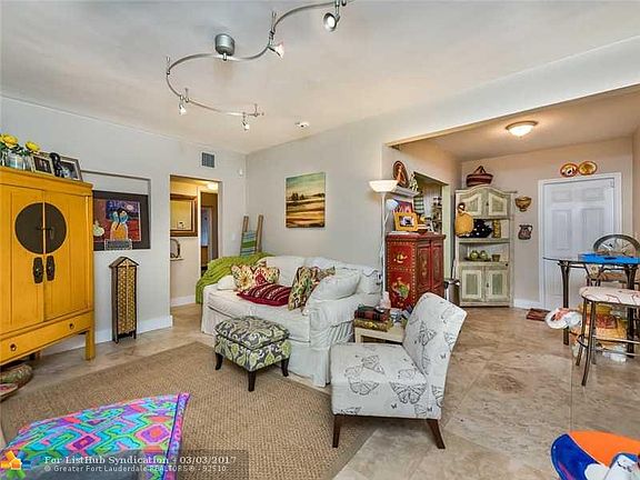 4th image of 540 NE 62nd St APT 2