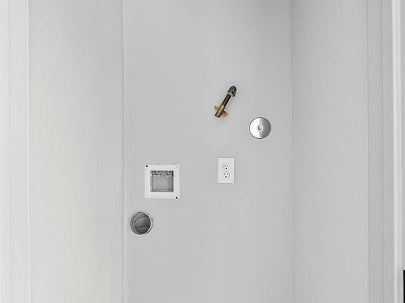 5th image of 305 Roberts St #8