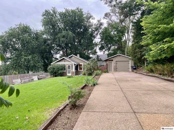 3049 Newport Ave, Omaha, NE 68112