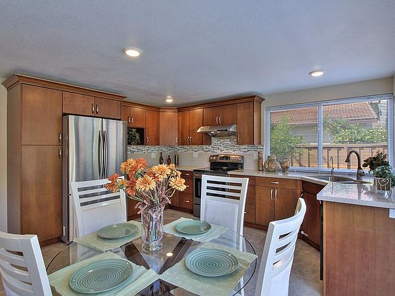 4th image of 33130 Falcon Dr