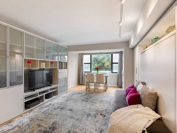 170 Tremont St APT 401, Boston, MA 02111