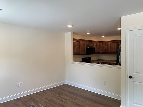 4th image of 1395 Golf Dr