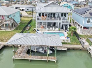 117 Ball St, Rockport, TX 78382