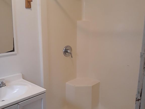 4th image of 412 23rd St #1
