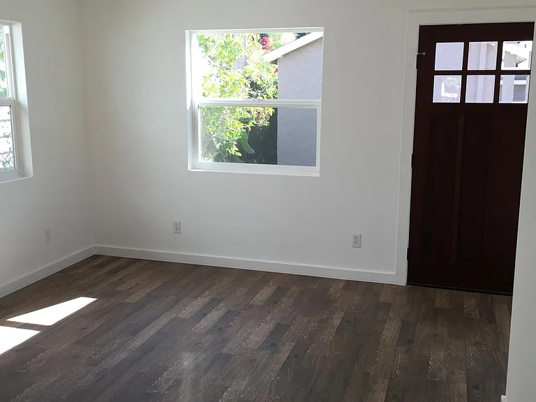6119 Burwood Ave — Photo 4