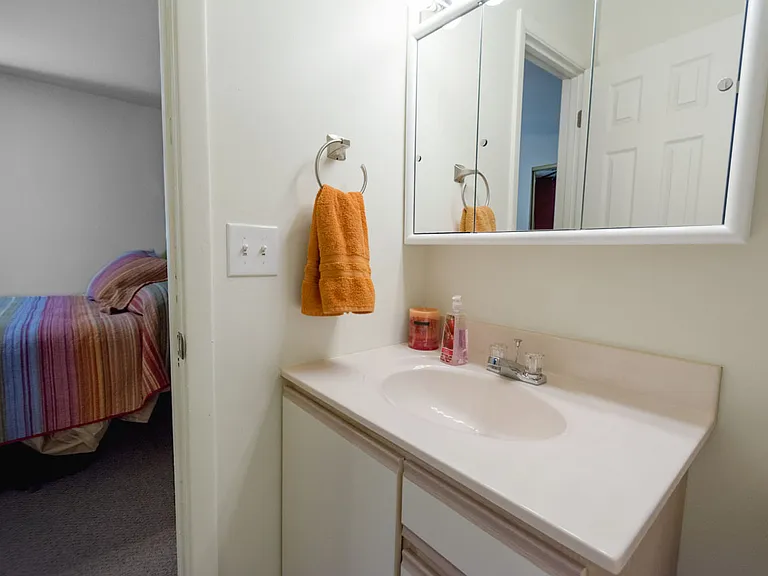 Barney's Place Apartments — Photo 17