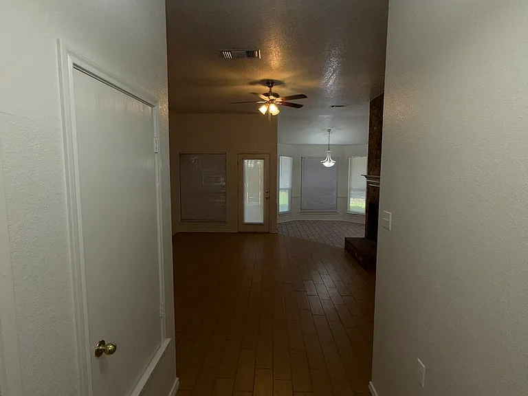 4802 Silver Wood Ct — Photo 16