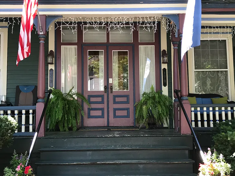 Spring St — Photo 33