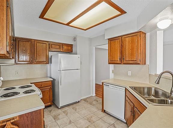 5th image of 1507 Stratford Dr