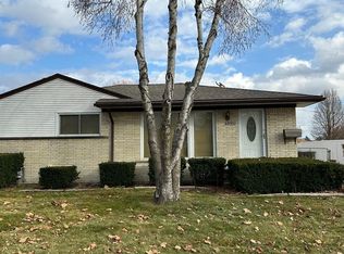8341 Margaret St, Taylor, MI 48180