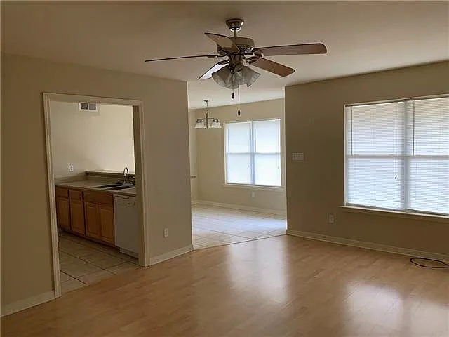 3 bed, 2.5 bath, 1525 sqft, $1,695 — Photo 2