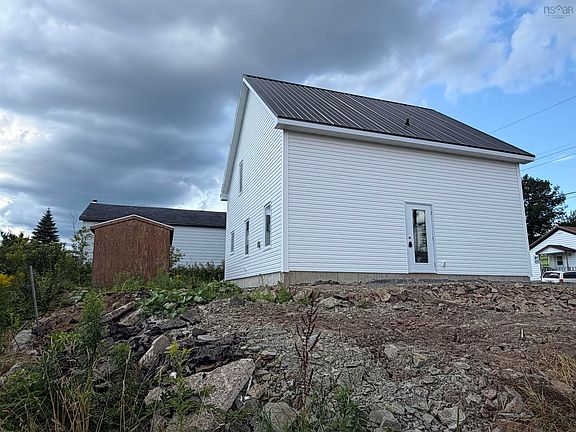 5th image of 100 Maloney St