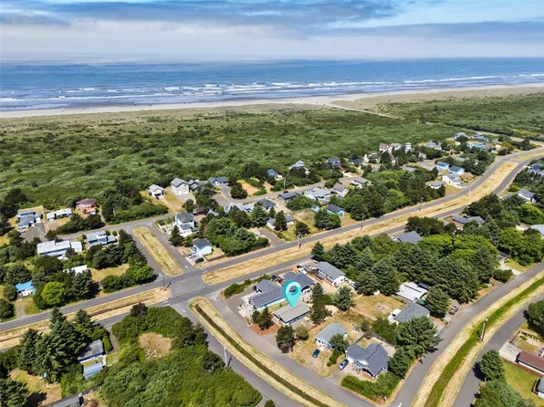 190 Clover Street NW, Ocean Shores, WA 98569