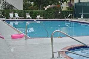 4th image of 320 Waterside Dr