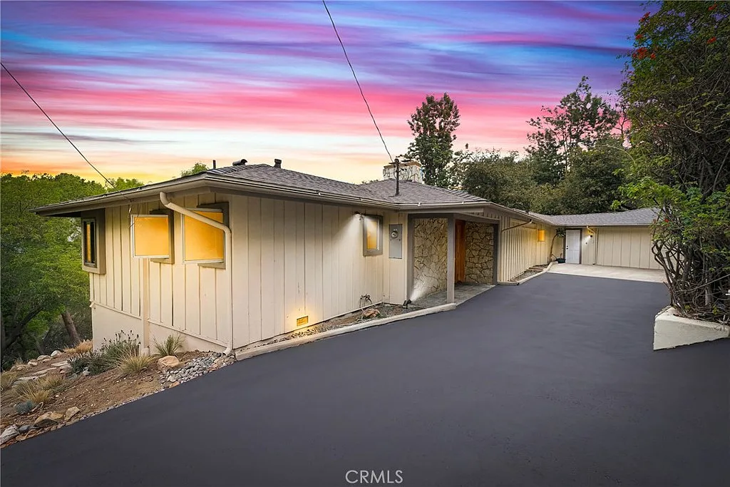 4 bed, 3.5 bath, 3385 sqft, $13,800 — Photo 1