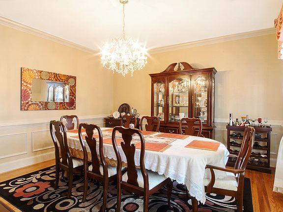5th image of 186 Kestwick Dr W #W