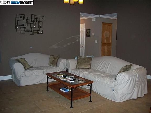 4th image of 4018 Pelican Ct