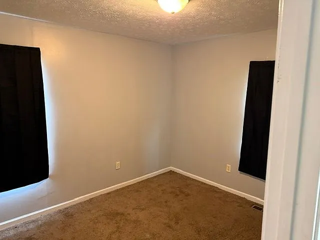 2 bed, 1.0 bath, 1440 sqft, $1,000 — Photo 2