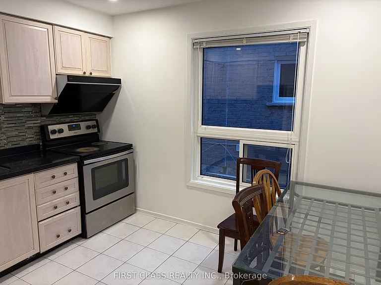 157 Galbraith Cres #MAIN 2ND FLOOR — Photo 3