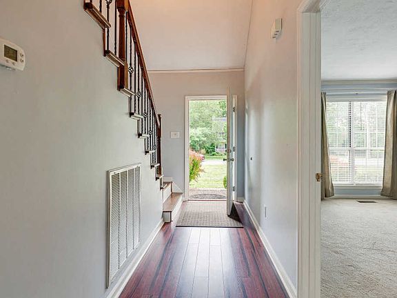 5th image of 2866 Iroquois Dr