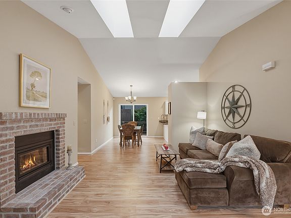 5th image of 2415 SE 8th Place