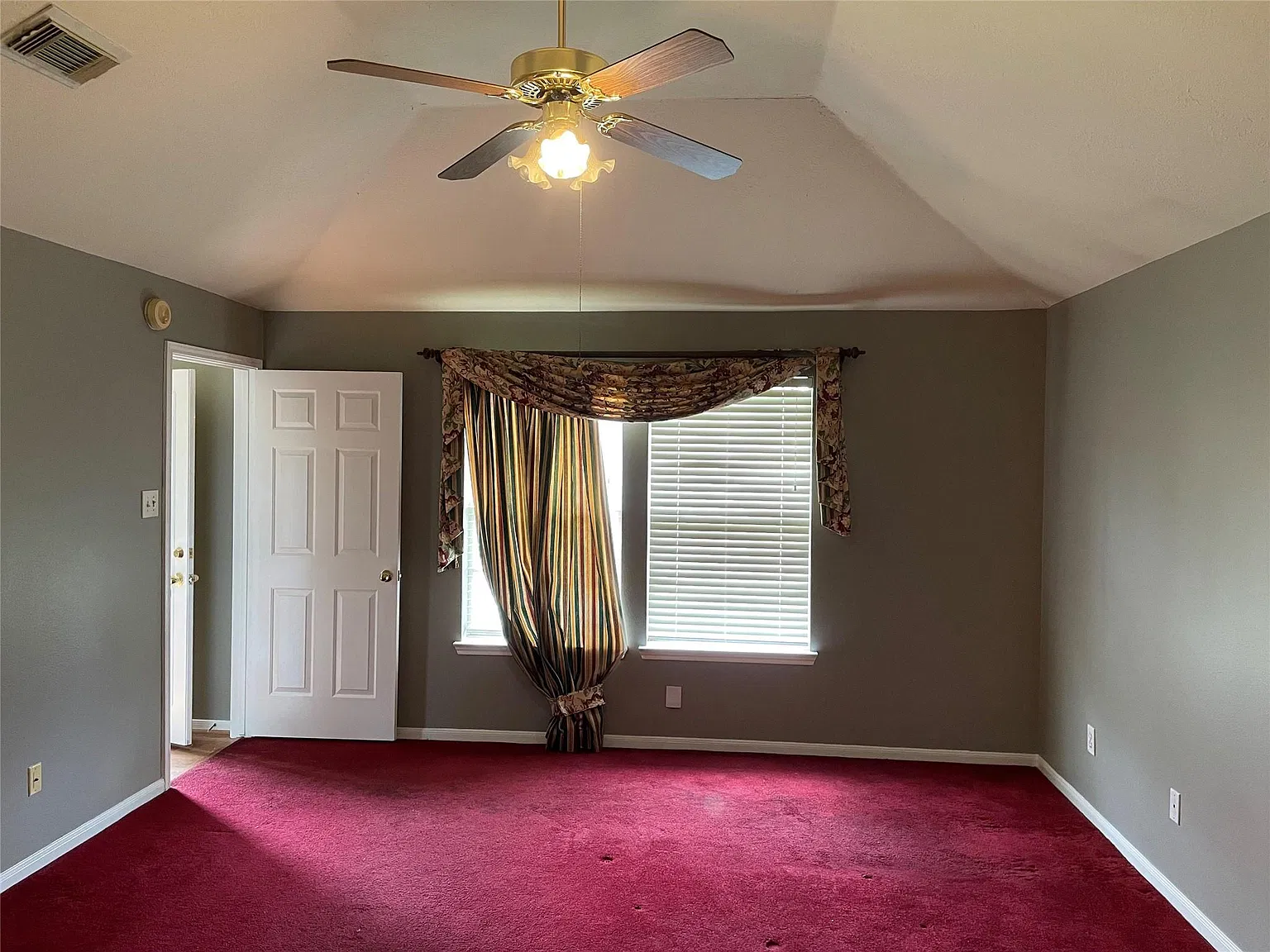 4 bed, 2.0 bath, 2060 sqft, $2,500 — Photo 4
