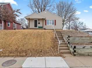 1204 W Lombard St, Davenport, IA 52804