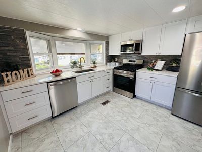 11 Lamplighter Ln, Springfield, MA, 01119