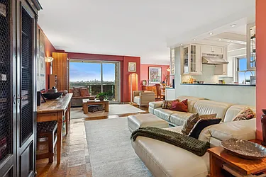 110-11 Queens Boulevard, #31C