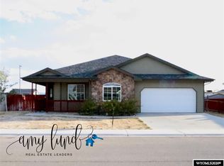 2033 Lakota Trl, Bar Nunn, WY 82601