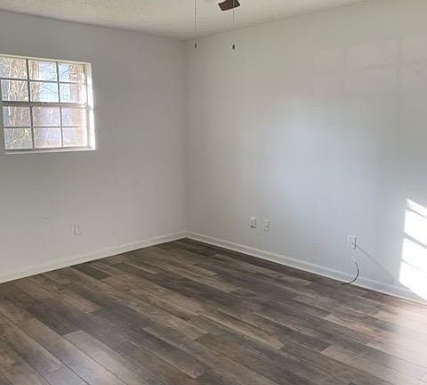 5th image of 205 Brookwood Cir