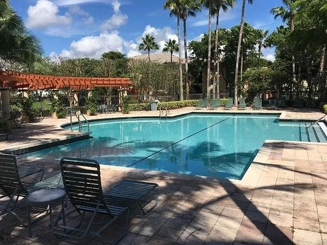 2 bed, 2.0 bath, 1026 sqft, $2,000 — Photo 3