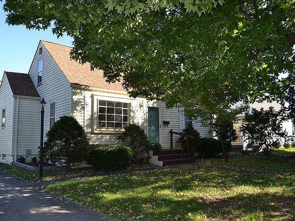 2nd image of 1000 Davis Ave