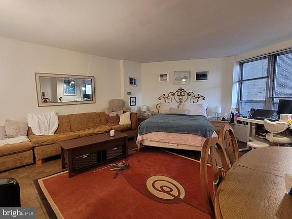 4th image of 224 W Rittenhouse Sq #1003