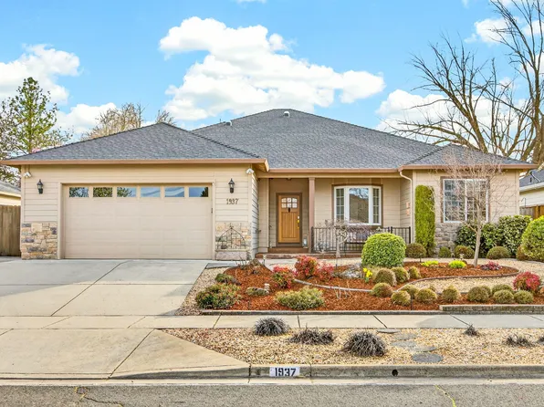 1937 Woodside Dr, Medford, OR 97501