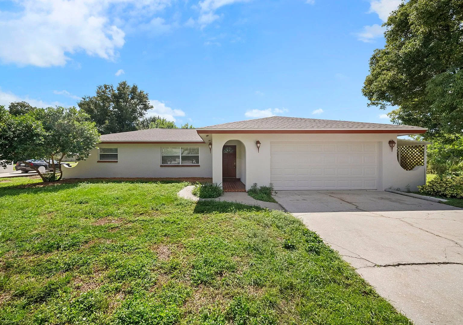 Stunning 3 bedroom 2 bathroom SFH in Fort Myers shores — Photo 1