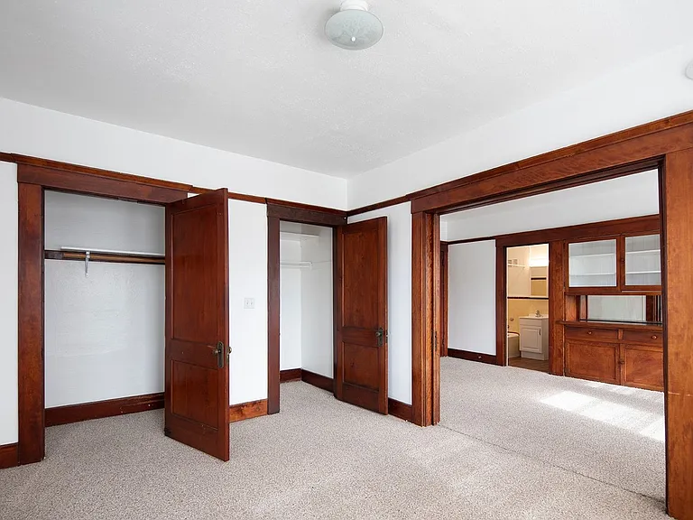 Windsor Apartments — Photo 8
